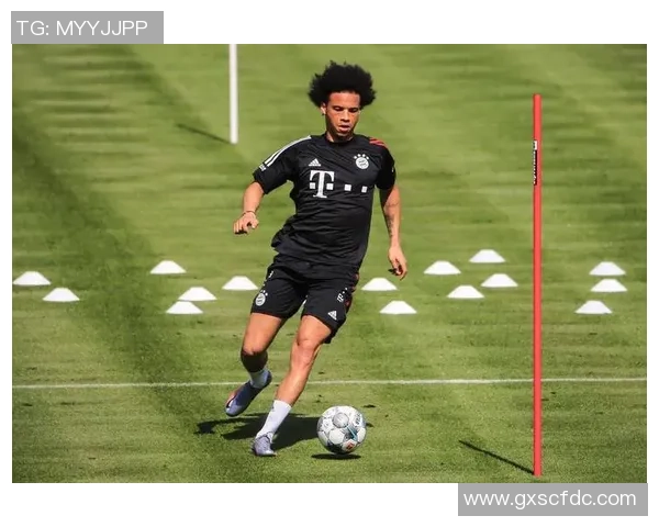 足球场上全能球星是谁 解析当代足坛多面手的卓越表现与影响 足球场上全能球星是谁 解析当代足坛多面手的卓越表现与影响