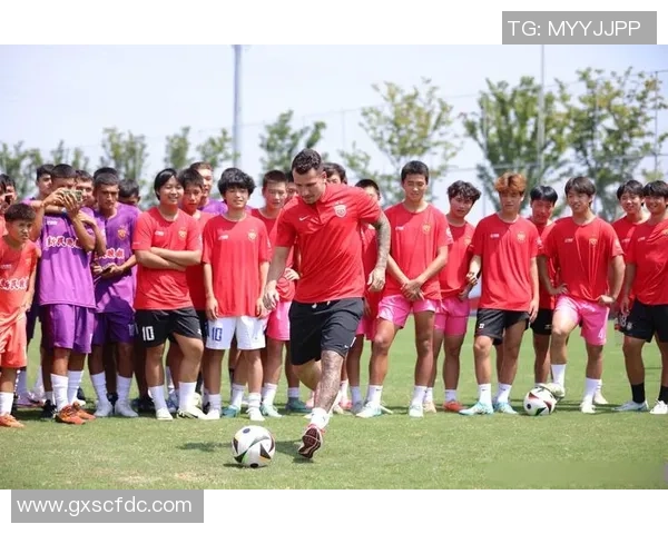 足球球星百米速度排名谁最快 足球世界速度竞逐的顶尖记录揭秘 足球球星百米速度排名谁最快 足球世界速度竞逐的顶尖记录揭秘