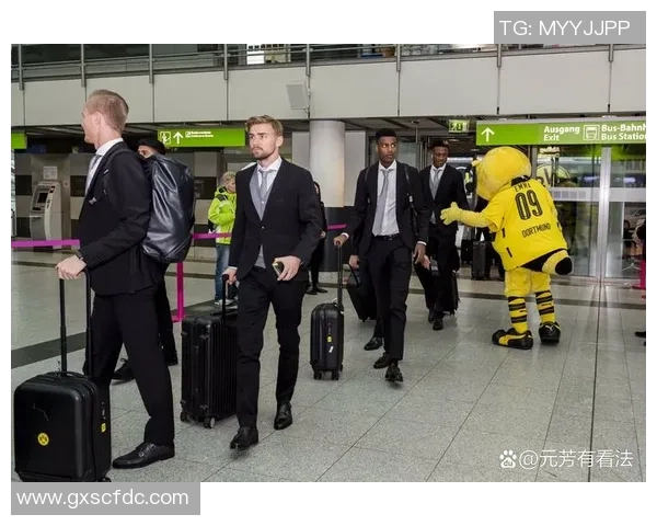 球星伪装成老头参加足球赛笑翻全场引发热议 球星伪装成老头参加足球赛笑翻全场引发热议